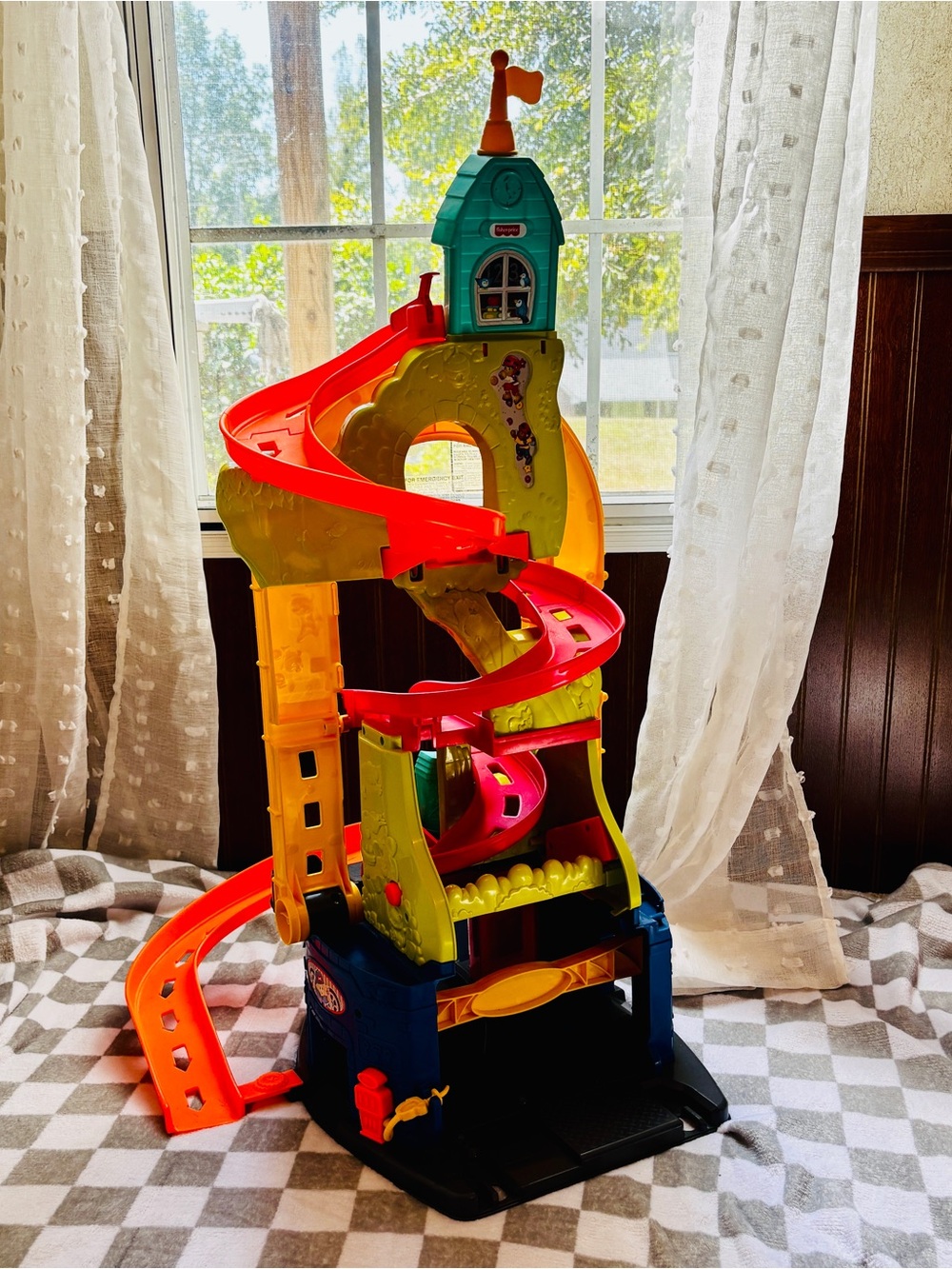 Fisher Price Little People Launch & Loop Raceway GMJ12 Spiral Track Playset